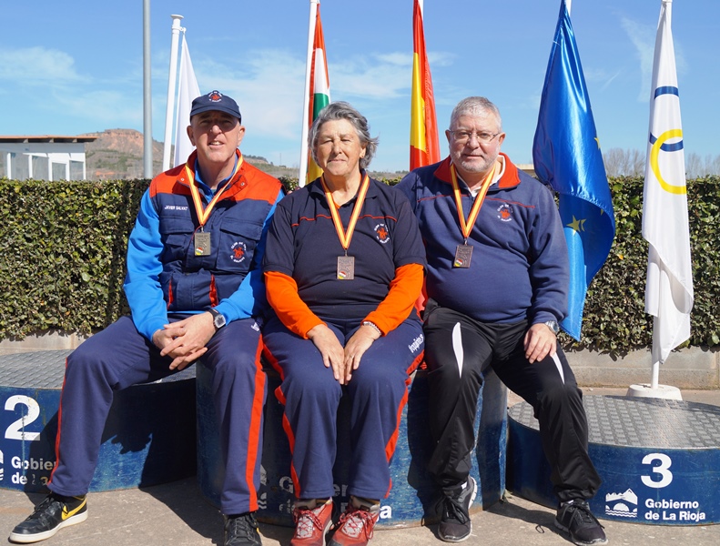 Los tres medallistas, de izquierda a derecha Javier, Olga y Santiago